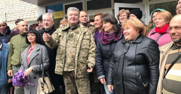 Появились новые подробности визита Порошенко в Авдеевку (ФОТО)