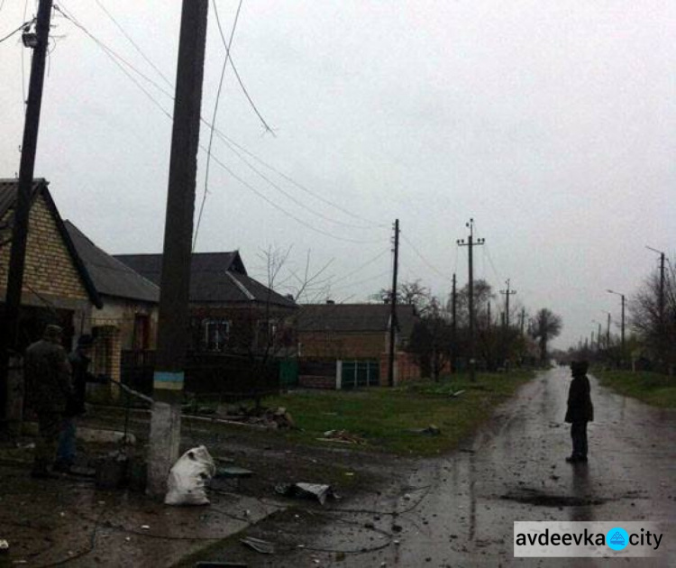 Прифронтовая Марьинка подверглась ночному обстрелу:  поврежден ряд домов