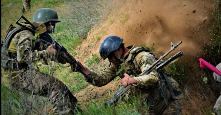 Боевики на Донбассе обстреляли украинских военных из гранатометов и пулеметов