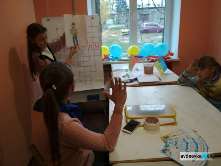 Дети Авдеевки воплощали мечты о профессии в рисунках (ФОТО)
