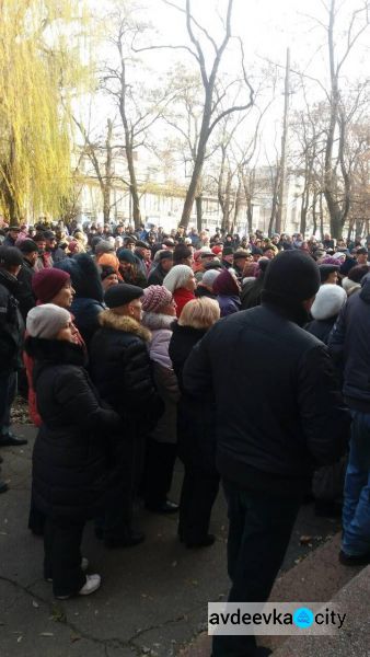 В Авдеевке митинговали против неудовлетворительной работы городских властей (ФОТОФАКТ)