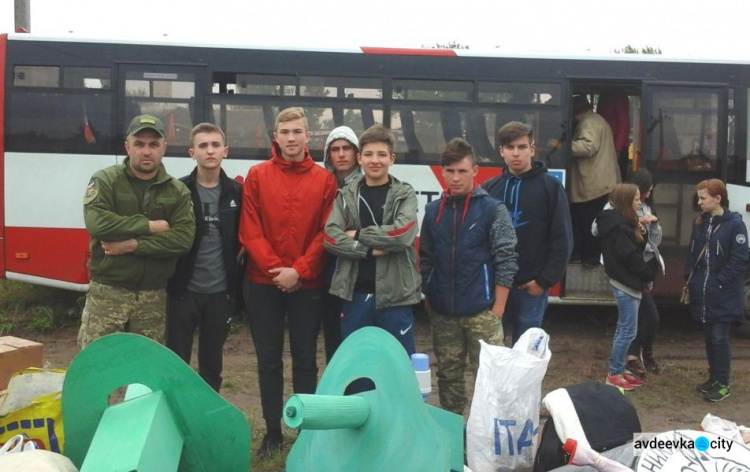Офицеры группы Cimic Avdeevka развозили людей и продукты (ФОТО)