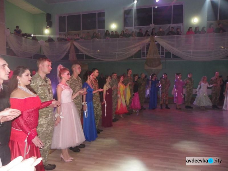 В Донецкой области прошел офицерский бал (ФОТО)