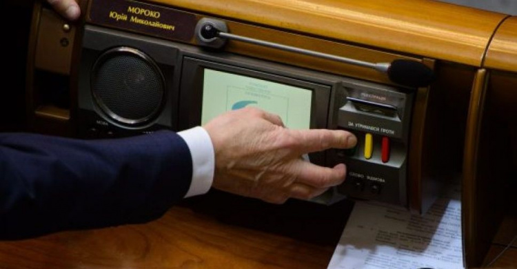 В Украине впервые осудят нардепа за кнопкодавство
