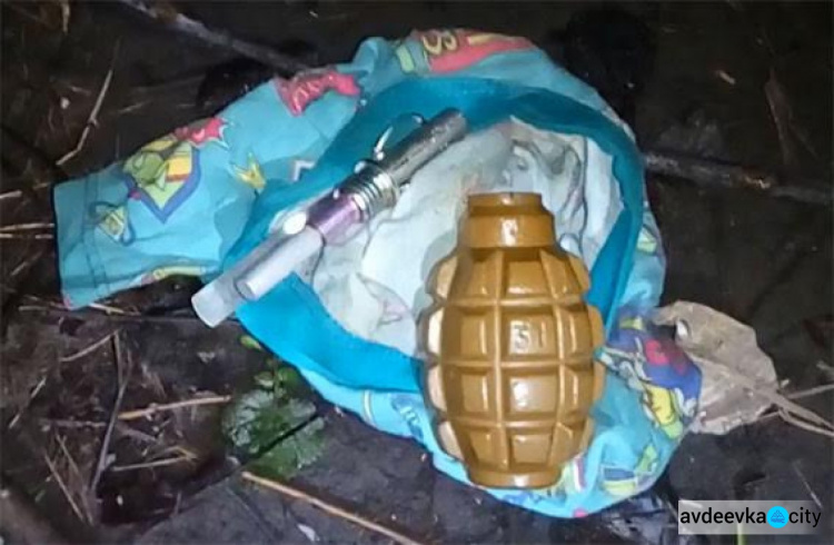 Житель прифронтовой Авдеевки прятал гранату в мусоре на улице в старой части города
