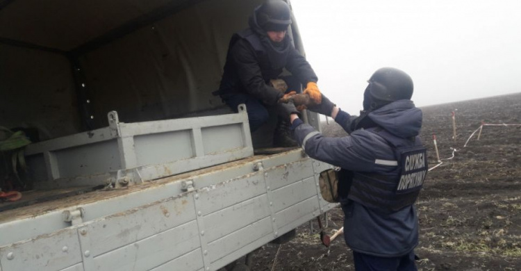 Гранаты, мины и снаряды нашли в Донецкой области