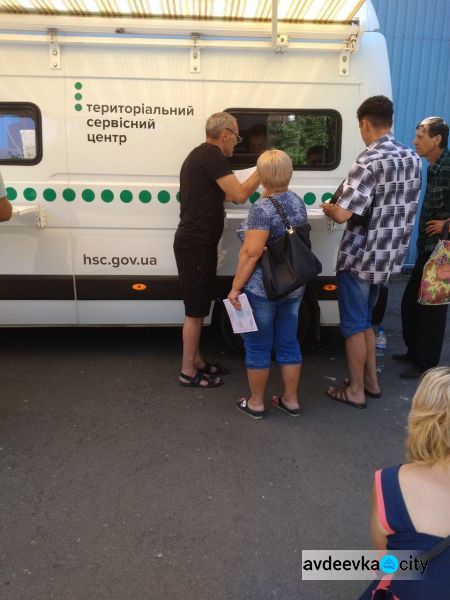 Пропускная способность мобильного центра МВД вызвала недовольство жителей Авдеевки (ФОТО)