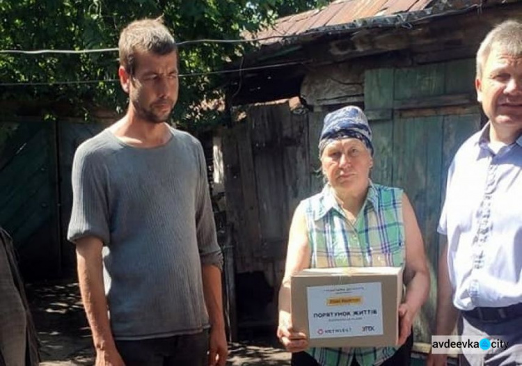 Мешканці Очеретинської громади отримали гумдопомогу від  Метінвесту та Фонду Ріната Ахметова (ФОТОФАКТ)