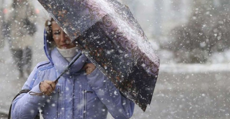 Синоптики прогнозируют в понедельник снег на востоке Украины