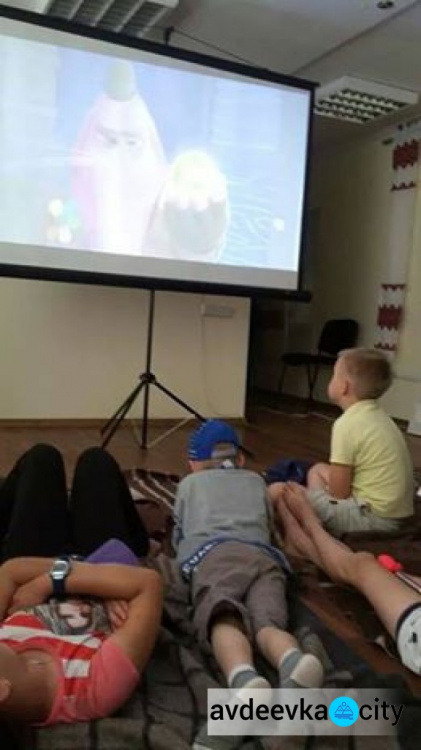 Детям в Авдеевке в воспитательных целях показали мультфильм о чувствах  (ФОТО)