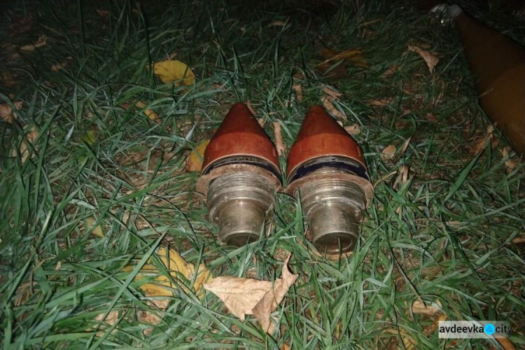 На обочине дороги в районе блокпоста на Донетчине обнаружен крупный тайник с боеприпасами (ФОТО)