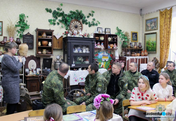 К школьникам Авдеевки пришли одесские правоохранители (ФОТО)