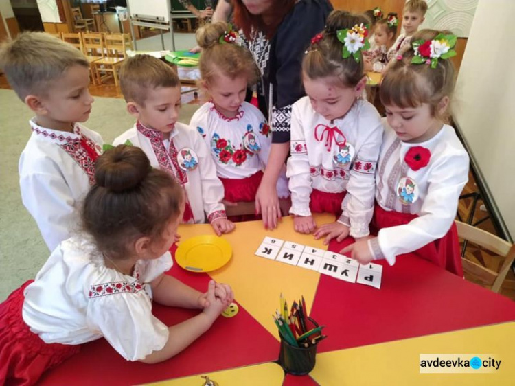 Дети весело отметили праздник Андрея Первозванного в Авдеевке (ФОТО)