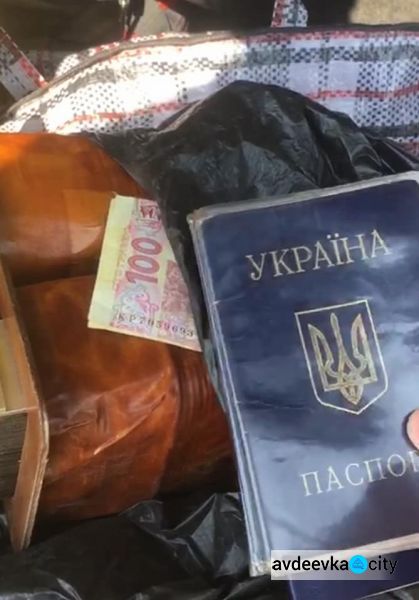 Взяткодатели, гербециды и одежда задержаны у линии разграничения на Донбассе (ФОТО)