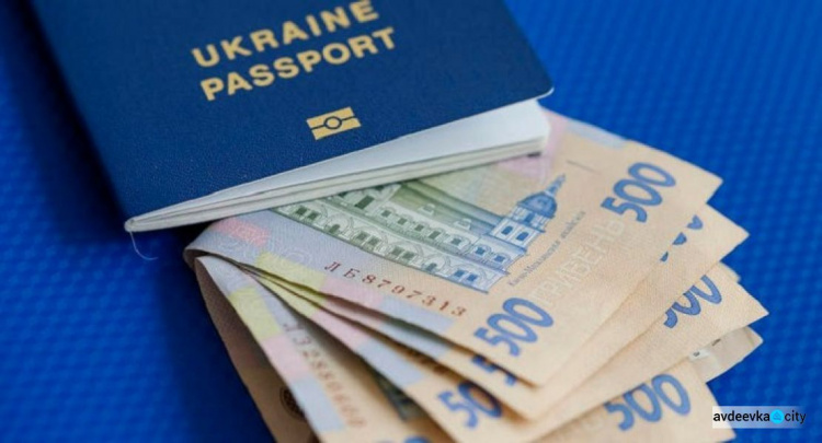 Более 600 тысяч гривен каждому: кто и когда получит деньги с экономического паспорта украинца