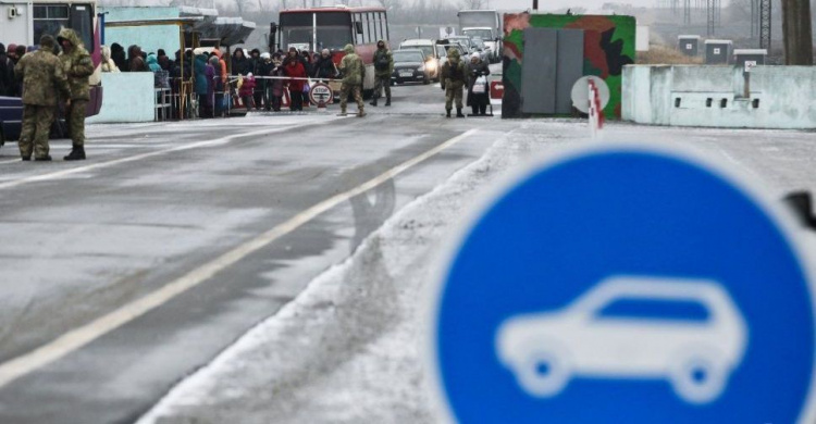 Двадцать шесть человек не пропустили через КПВВ на Донбассе