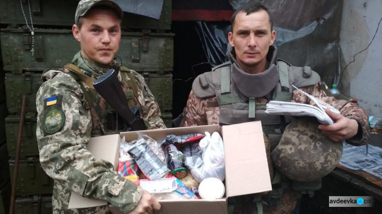 Авдеевские "симики" привезли мирным жителям и военным "передачи"  от волонтеров