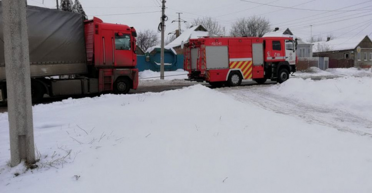 Водителей Донетчины в выходные вызволяли из снежных капканов: появились фото