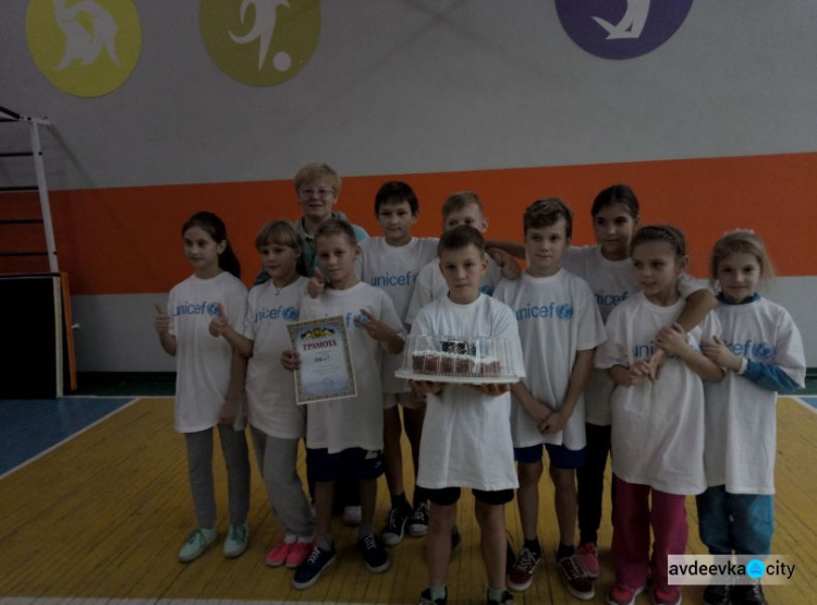 Авдеевские школьники завершили учебную неделю  «Веселыми стартами» (ФОТО)