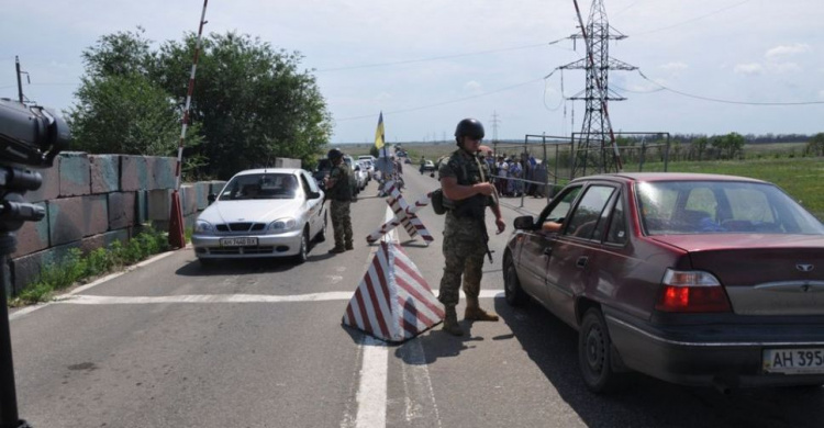 Донбасские КПВВ: пропустили гуманитарный груз в ОРДЛО и задержали парфюмерию
