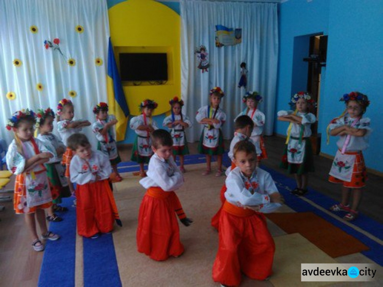 В детских садах Авдеевки отпраздновали День Флага (ФОТООТЧЕТ)