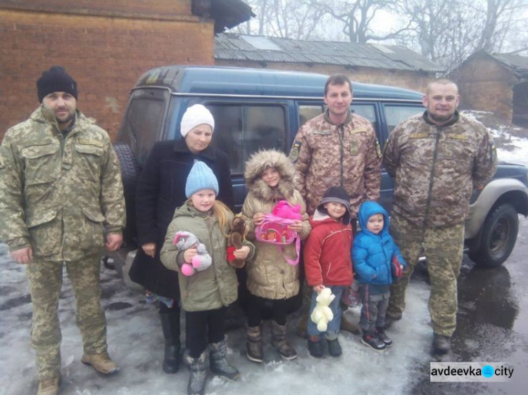 Многодетная семья из  Авдеевки получила подарки к 8 марта (ФОТО)
