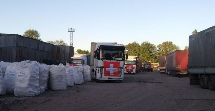 23 грузовика с гуманитарной помощью проследовало на неподконтрольный Донбасс