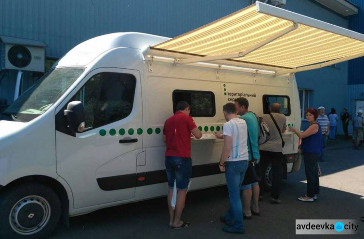 Передвижной мобильный сервисный центр МВД предоставляет услуги жителям Авдеевки  (ФОТО)