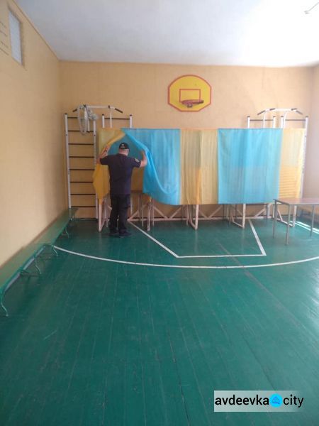 Выборы: в Авдеевке и Ясиноватском районе осмотрели избирательные участки (ФОТО)
