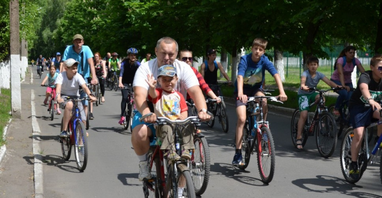 Авдеевка отпраздновала Всеукраинский велодень пробегом на двухколесных байках (ФОТОРЕПРТАЖ)