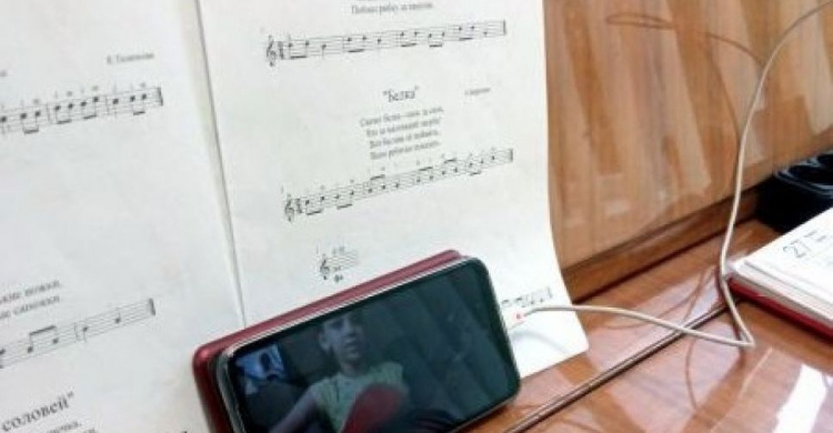 Музична школа Авдіївки працює зі своїми вихованцями у режимі онлайн