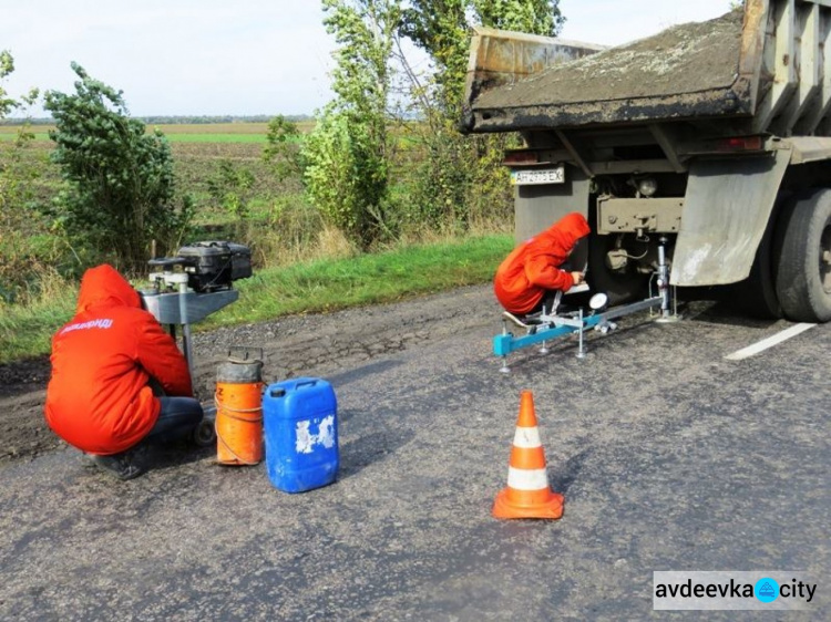 На Донбассе продолжают восстанавливать автодороги (ФОТО)