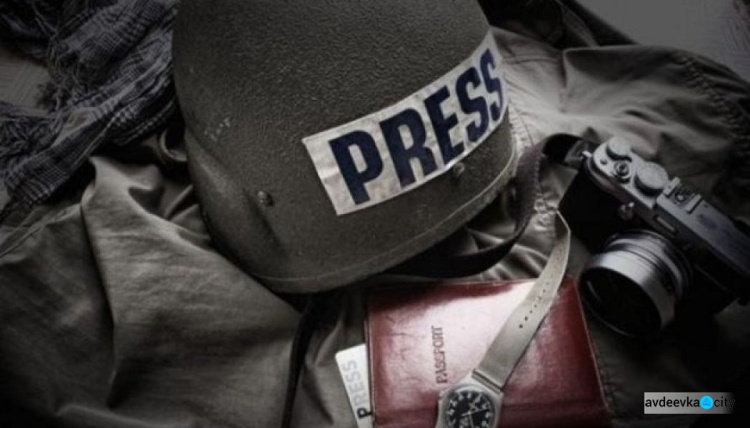 ЗМІ дозволили публікувати фото та відео військових об’єктів через 12 годин після бойових дій