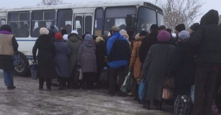 На КПВВ в Донецкой области будут бороться с нелегальными перевозчиками: чего ждать