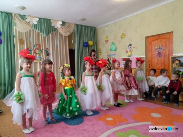 Авдеевские дети ярко отметили 8 Марта: фоторепортаж