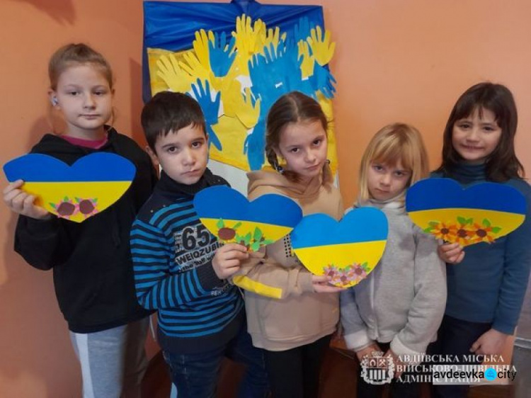 Для маленьких авдіївців провели виховний захід до Дня Соборності України