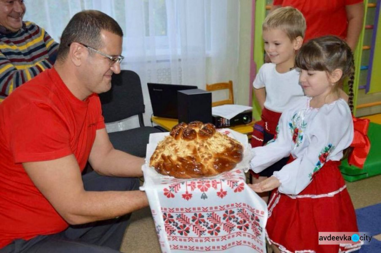В Авдеевке АКХЗ и дети обменялись подарками (ФОТО)