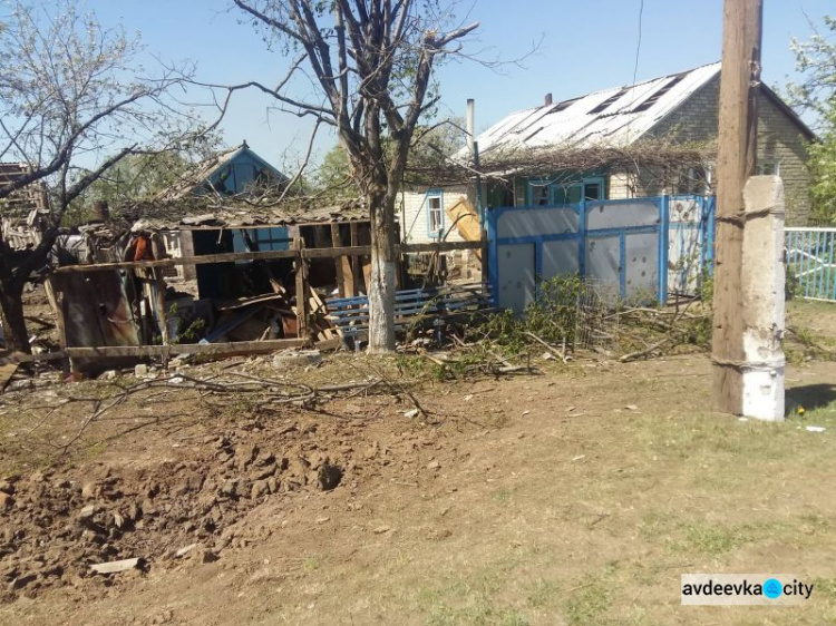 Зона ООС: на Донбассе есть потери с двух сторон, разрушены жилые дома, била артиллерия (ФОТО + ВИДЕО)