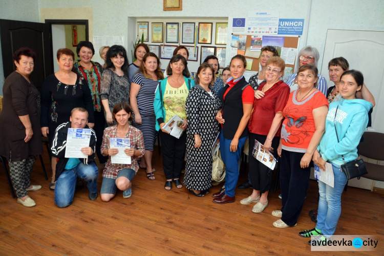 Наталья Королевская с гуманитарной миссией посетила Авдеевку (ФОТОФАКТ)
