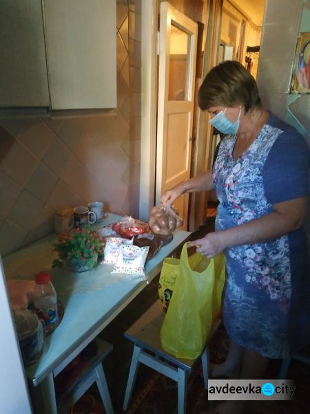 Терцентр Авдеевки продолжает оказывать помощь одиноким горожанам и людям, нуждающимся в поддержке и уходе