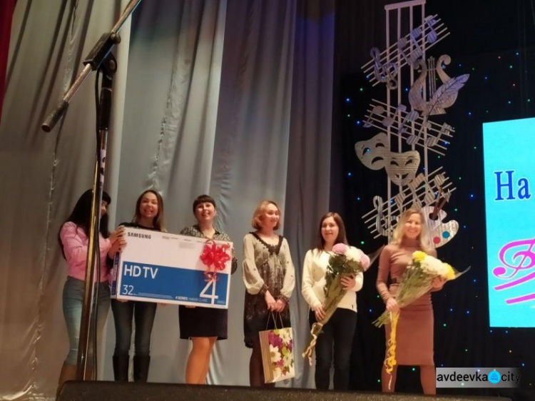 Юмор, подарки и концерт: в Авдеевке масштабно и ярко провели творческий вечер Юрия Сунгурова (ФОТО)