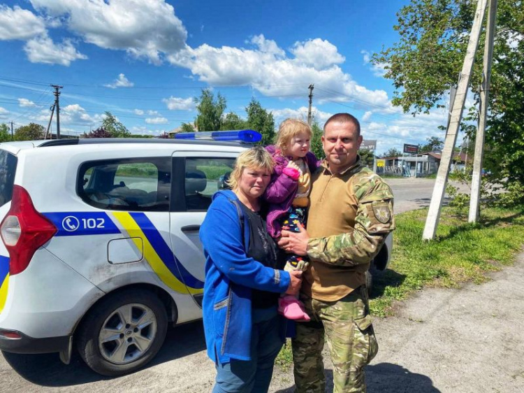 Маму та доньку загиблої авдіївчанки доправили  у Дніпропетровську область