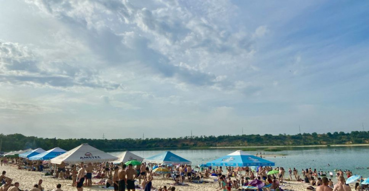 Спорт, танцы, драйв и пляжная вечеринка: на авдеевском карьере прошёл Молодежь Fest