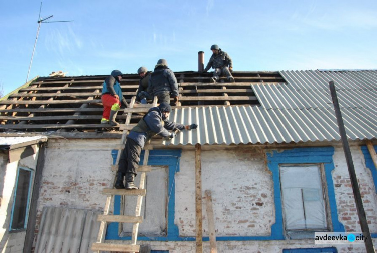 В Авдеевке восстановлены уже 290 домов, поврежденных при артобстрелах (ФОТО)