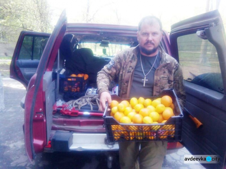 Зона АТО у Авдеевки: защитникам Украины привезли витамины