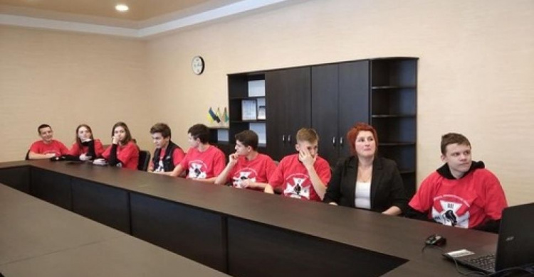 Школьники Авдеевки присоединились к патриотическому форуму Киевщины 