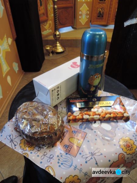 В Авдеевку прибыли подарки из Киева (ФОТО)