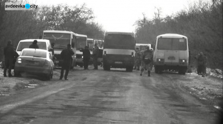 Возле Часов Яра полиция пресекла попытку заблокировать движение автотранспорта (ФОТО+ВИДЕО)
