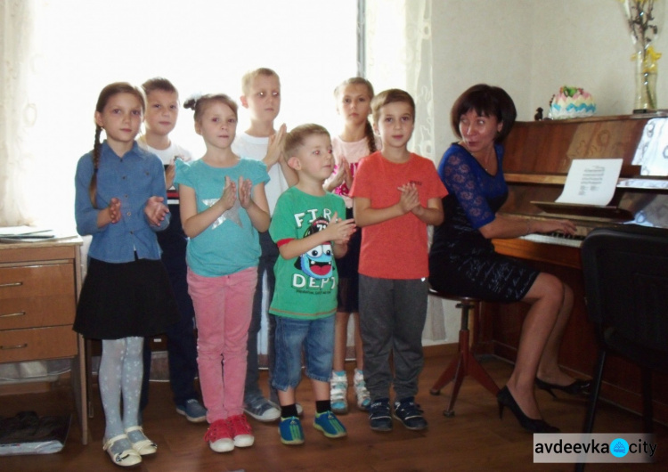 С заботой о детях: Авдеевская музыкальная школа составила индивидуальное расписание для пианистов из соседнего Очеретино (ФОТО)