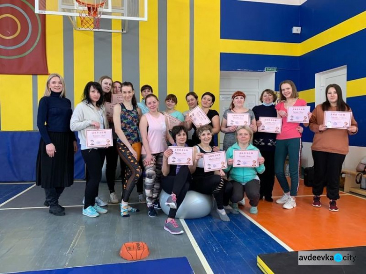 З нагоди святкування Міжнародного жіночого дня для вчителів міста Авдіївка провели спортивне свято